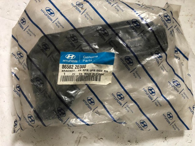 Кронштейн кріплення бампера переднього правий 865822E000 HYUNDAI