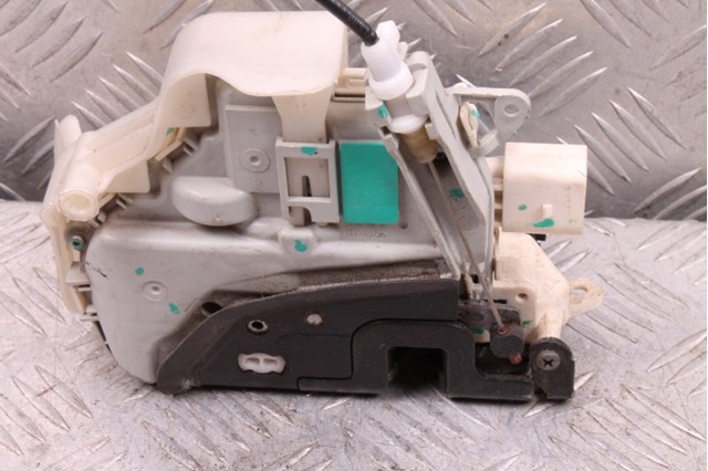Замок водійських дверей 8J1837015D VAG