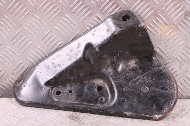 Кронштейн задньої балки 8K0505220E VAG