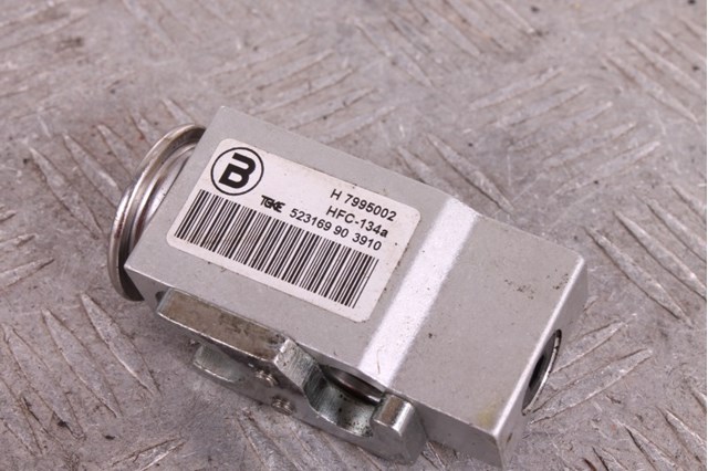 Клапан розширювальний 8K0820679B VAG