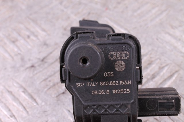 Замок відкривання лючка бензобаку 8K0862153H VAG