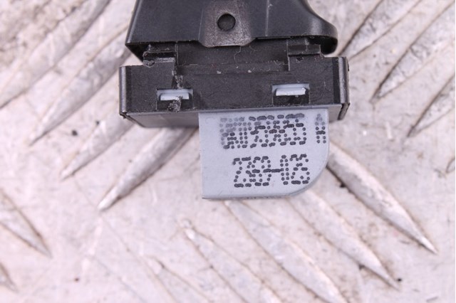 Кнопка вмикання двигуна склопідіймача передня права 8K0959855A VAG