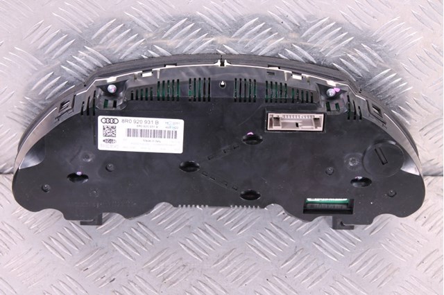 Щиток приладів (комбінація) 8R0920931B VAG