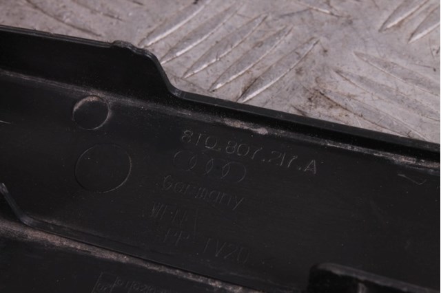 Переднє ікло бампера 8T0807217A VAG