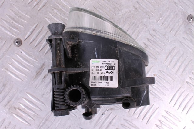 Протитуманка ліва 8T0941699 VAG