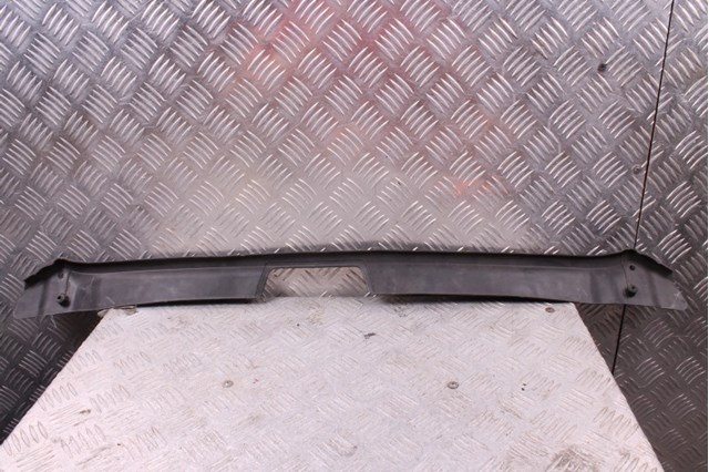 Гумка під капот 8V0823126B VAG