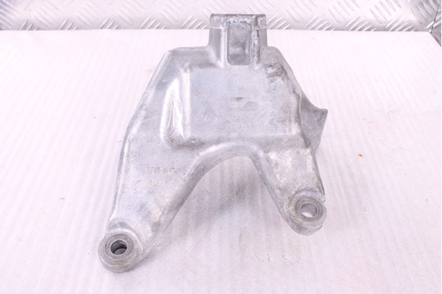 Кронштейн подушки (опори) двигуна, лівої 8W0199307L VAG