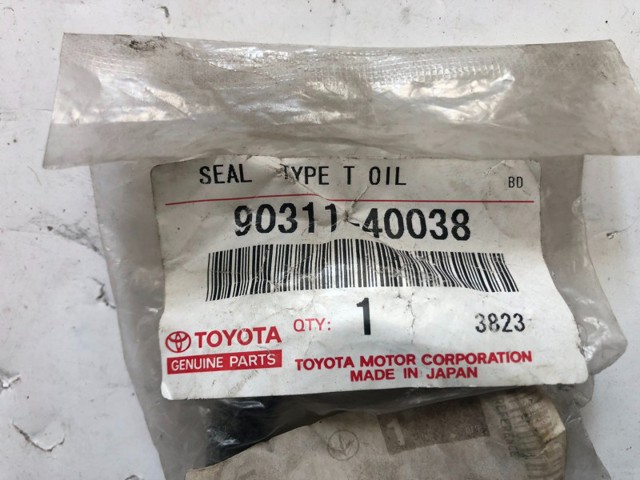 Сальник півосі переднього моста, правої 9031140038 TOYOTA