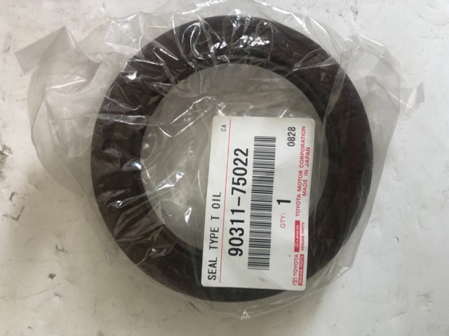 Сальник коленвала двигуна, задній 9031175022 TOYOTA