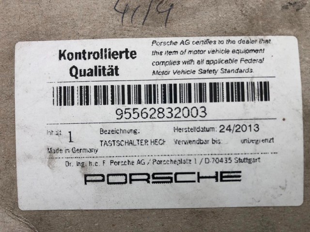 Заглушка гайки кріплення повідка заднього двірника 95562832003 PORSCHE