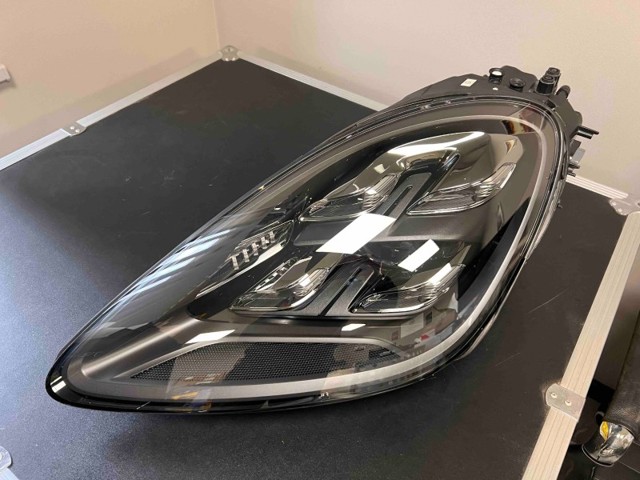 Фари 9Y0941077N PORSCHE