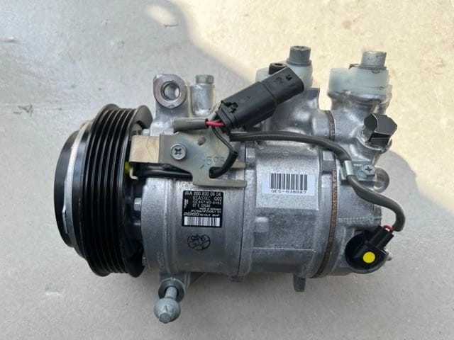 Компресор кліматичної установки A0008300604 MERCEDES
