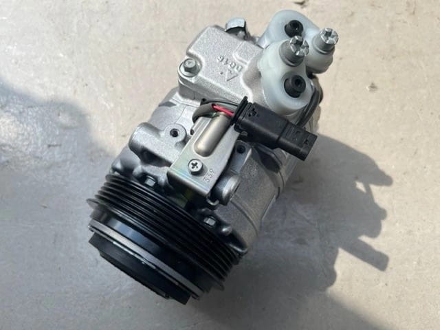 Компресор кліматичної установки A0008301401 MERCEDES