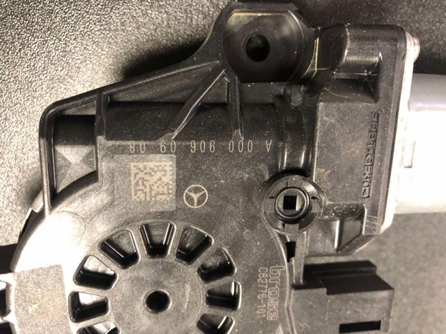 Двигун стеклопод'емника двері задньої, правої A0009060908 MERCEDES