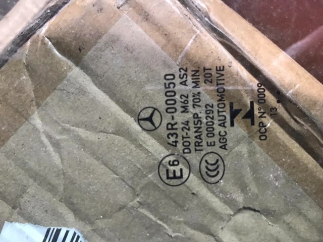 Скло водійських дверей A1177250110 MERCEDES