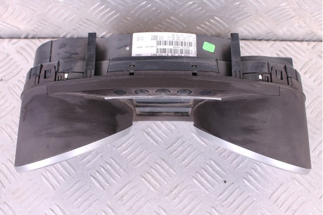щиток приладу A1645403947 MERCEDES