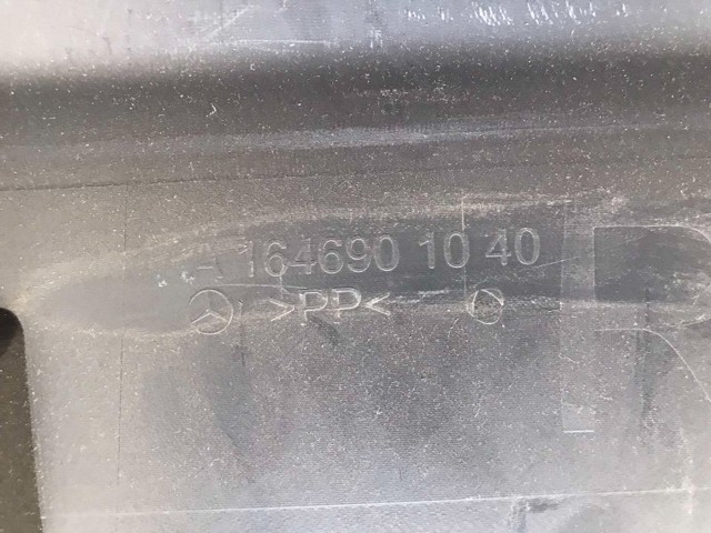 Накладка зовнішня (молдинг) порога, правий A1646901040 MERCEDES
