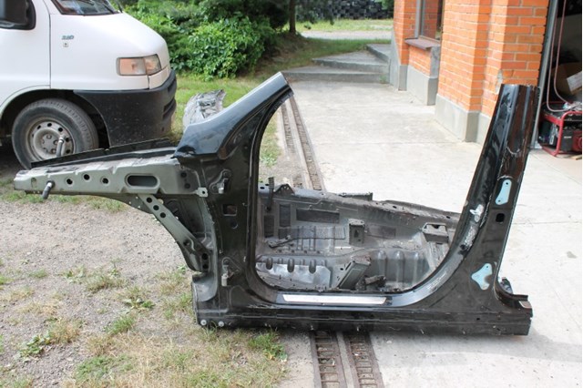 Чверть передня ліва A1666200150 MERCEDES