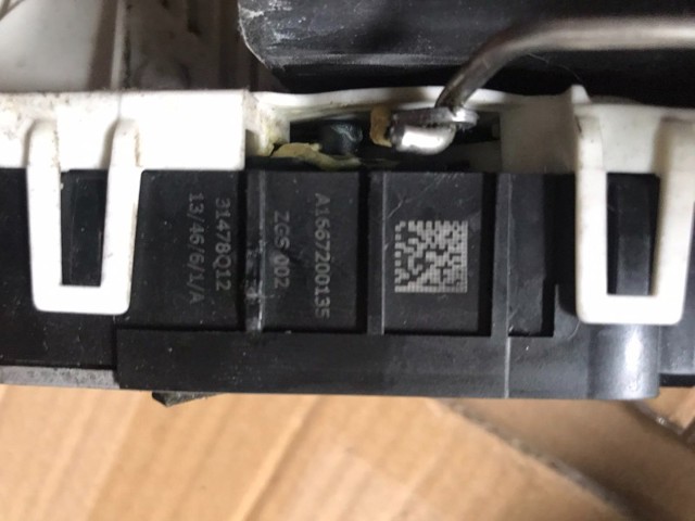 Замок водійських дверей A1667200135 MERCEDES