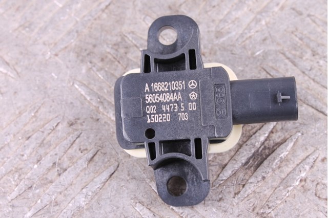 Датчик подушки безпеки A1668210351 MERCEDES