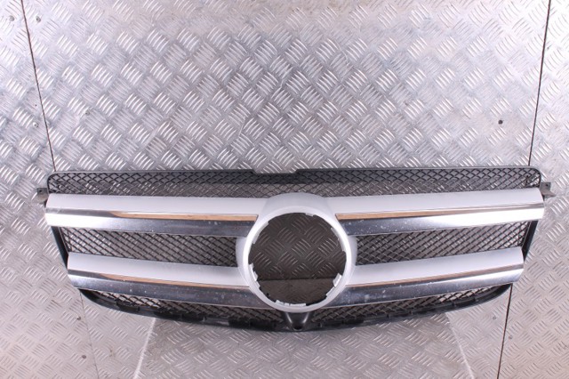 Решітка радіатора A1668850054 MERCEDES