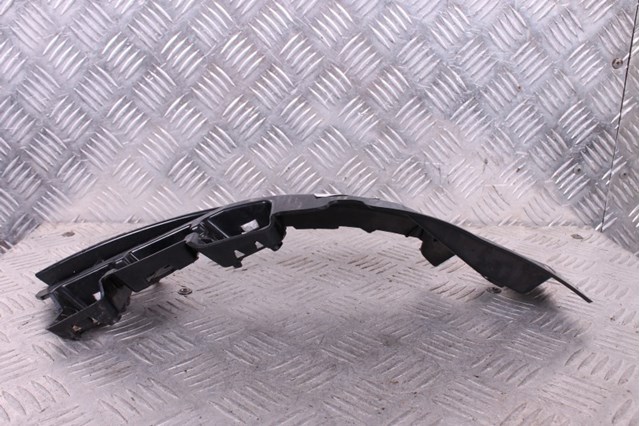 Кронштейн бампера заднього, правий A2058852265 MERCEDES