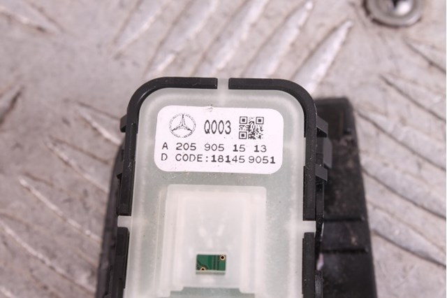 Кнопки переднього правого склопід'ємника A2059051513 MERCEDES