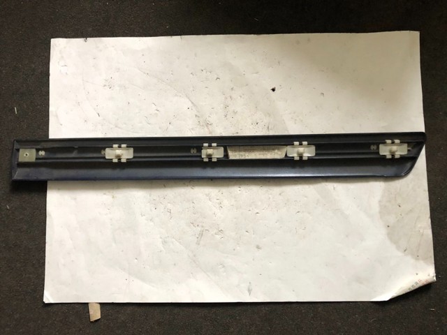 Накладка задньої правої двері A2106900682 MERCEDES