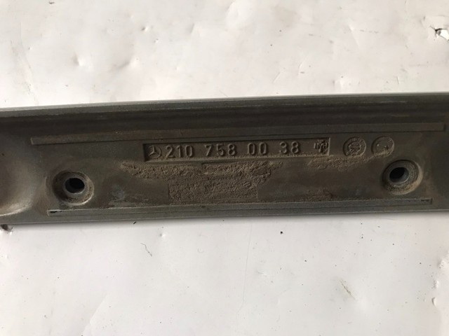 Корпус ліхтаря підсвітки номерного знака A2107580038 MERCEDES