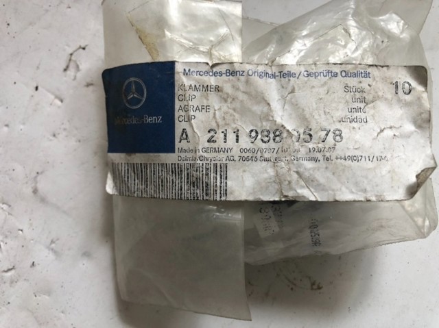 Кліпса кріплення накладок порогів A2119880578 MERCEDES