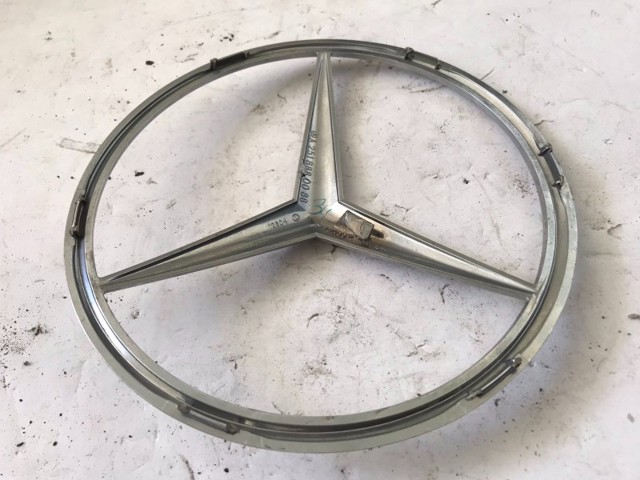 Емблема на решітку радіатора A2518880086 MERCEDES