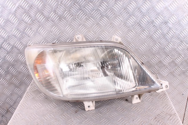 Фара правая A9018201161 MERCEDES