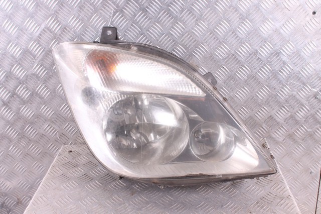 Основна фара - вставка A9068200261 MERCEDES