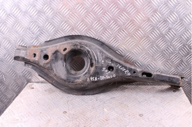 Балансир задній нижній, правий B45A28300C MAZDA