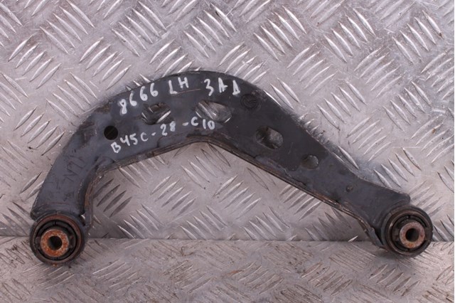 Важіль задньої підвіски верхній, лівий/правий B45C28C10 MAZDA