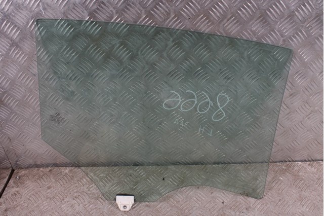 Скло заднє ліве BHN973510 MAZDA