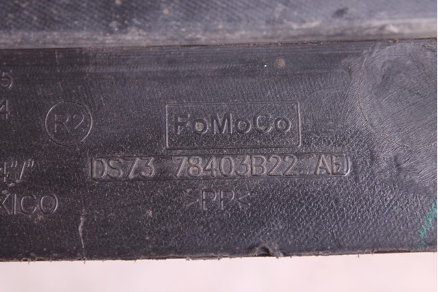 Кронштейн бампера заднього, правий DS7378403B22AE FORD