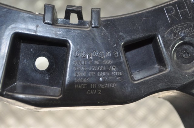 Кронштейн бампера заднього, правий DS7Z17787A FORD