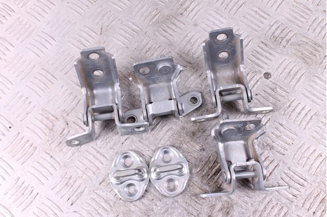 Петля водійських дверей KD5359210A MAZDA