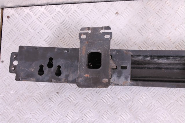 Підсилювач бампера переднього LR013926 LAND ROVER