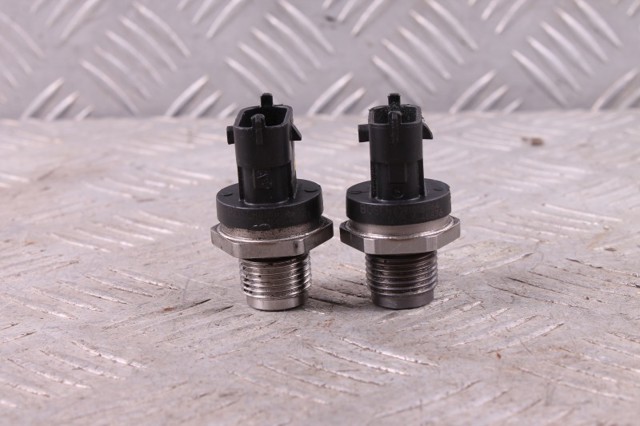 Датчик тиску палива LR020693 LAND ROVER