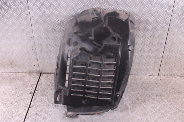Підкрилок передній лівий LR033071 LAND ROVER