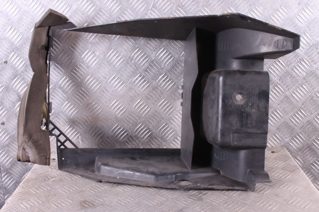Фартух, дефлектор переднього бампера LR038055 LAND ROVER