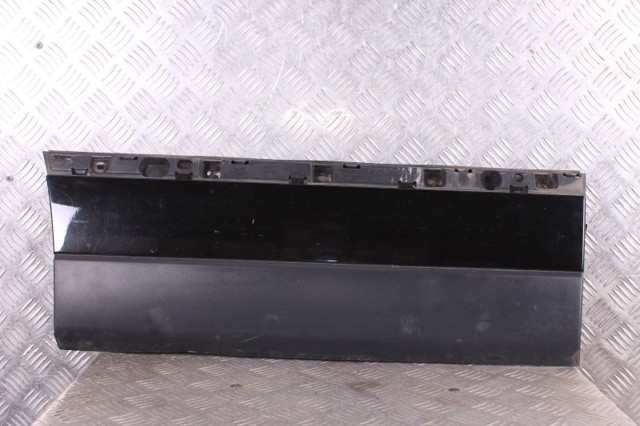 Накладка задніх правих дверей, нижня LR038855 LAND ROVER