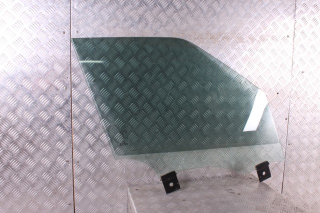 Скло пасажирських дверей LR043944 LAND ROVER