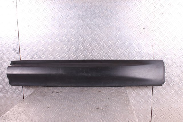 Молдинг передньої правої двері, нижній LR044138 LAND ROVER