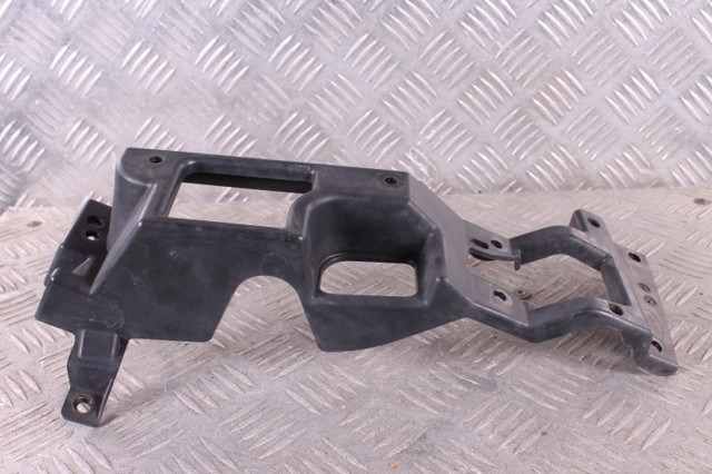 Кронштейн кріплення протитуманною фари, правої LR050519 LAND ROVER
