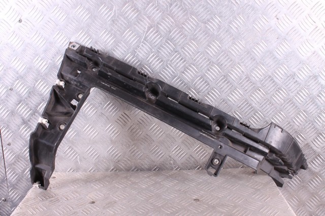Направляюча переднього бампера, ліва LR076517 LAND ROVER