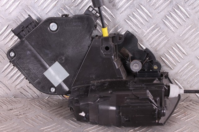 Замок задньої двері, лівої LR078749 LAND ROVER