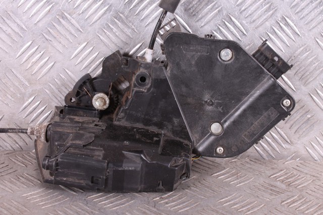 Замок двері правої передньої LR091524 LAND ROVER